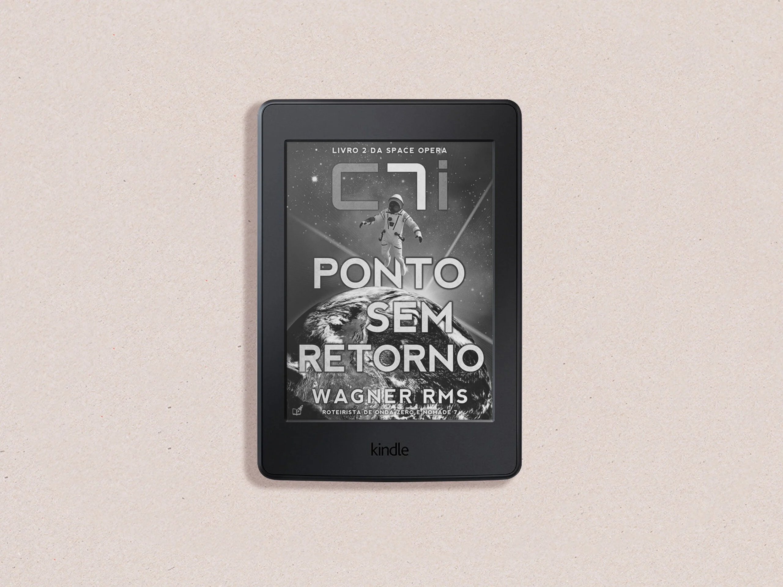 Capa do eBook 2 da space Opera C7i, temporada Ato de Fé, com astronauta flutuando no espaço acima da circunferência da Terra.